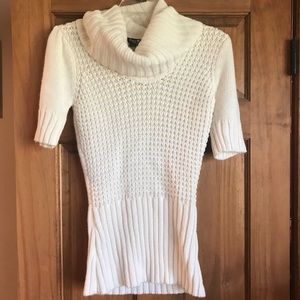 Short sleeve crown neck sweater